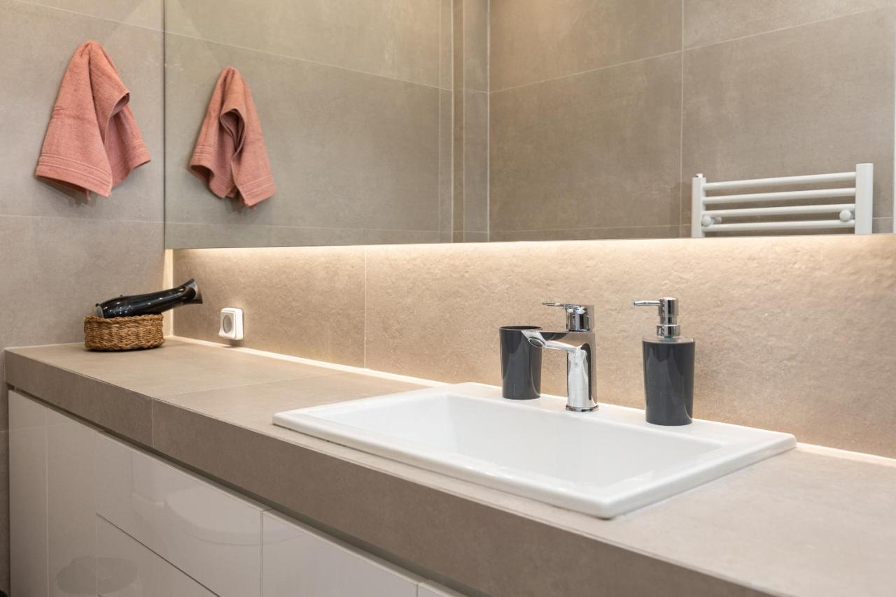 Twins - Concert Hall Apartment